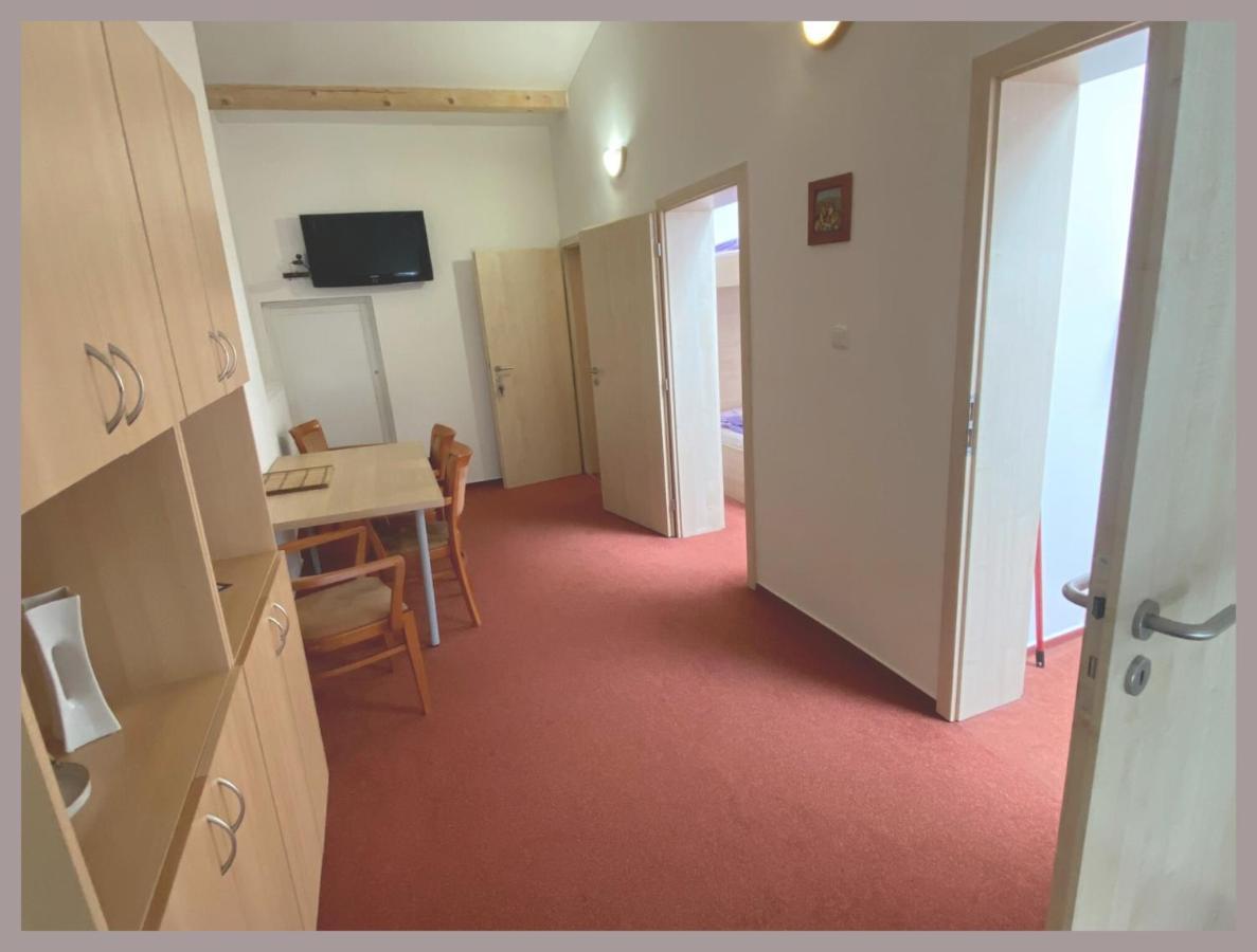 Apartmany Tiva オストラヴァ エクステリア 写真